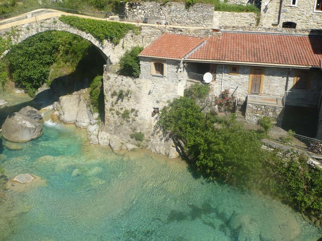 La Pecora Nera Hotel Rocchetta Nervina Buitenkant foto